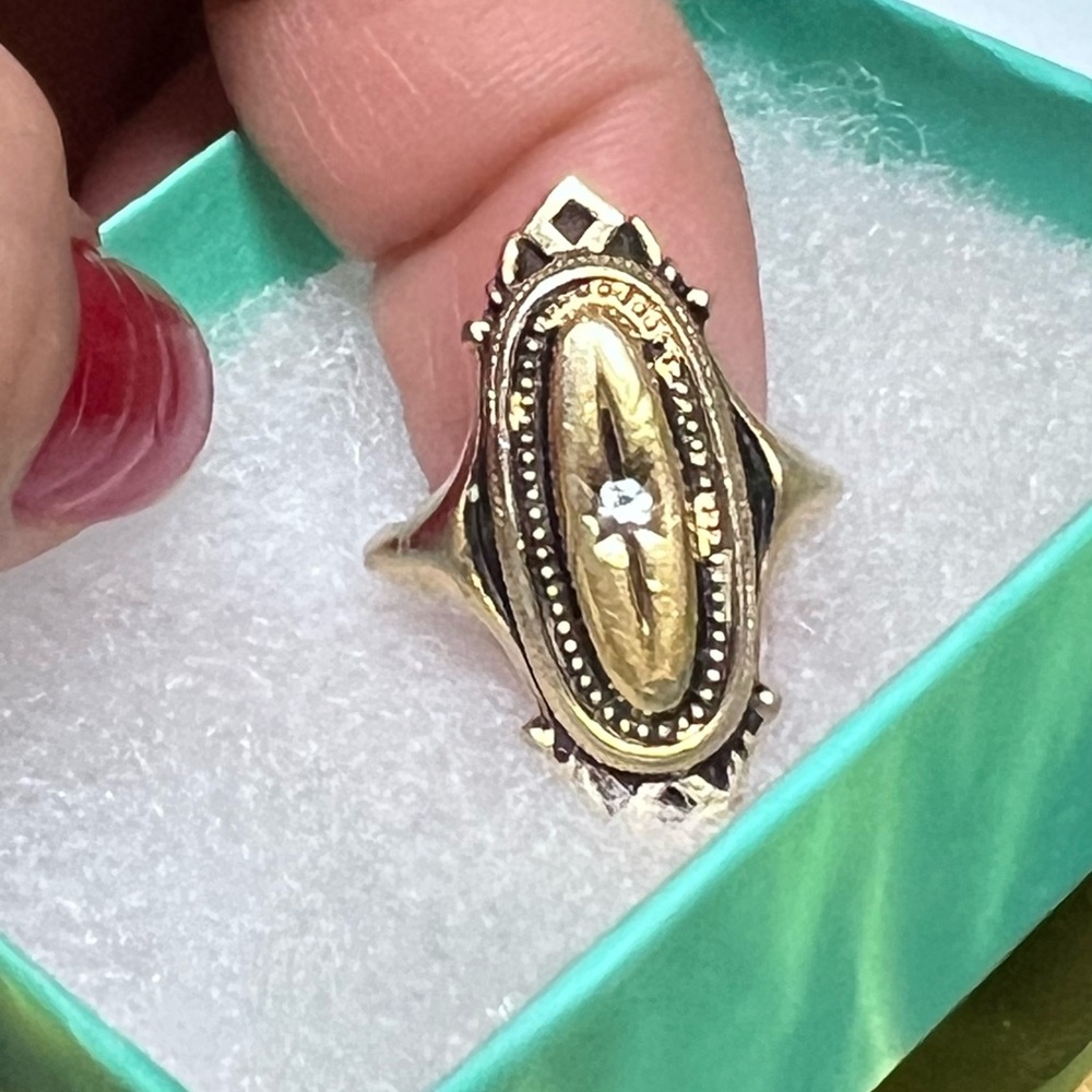 Vintage 1976 Avon Regal Marquise Gold-Tone Rhinestone Ring Size 4 - 5 Kensington